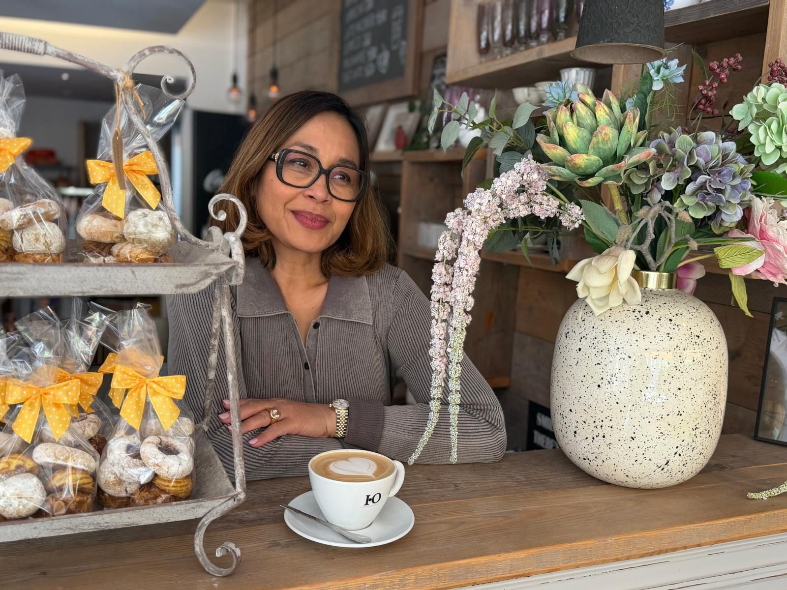 Cappuccino an der Theke