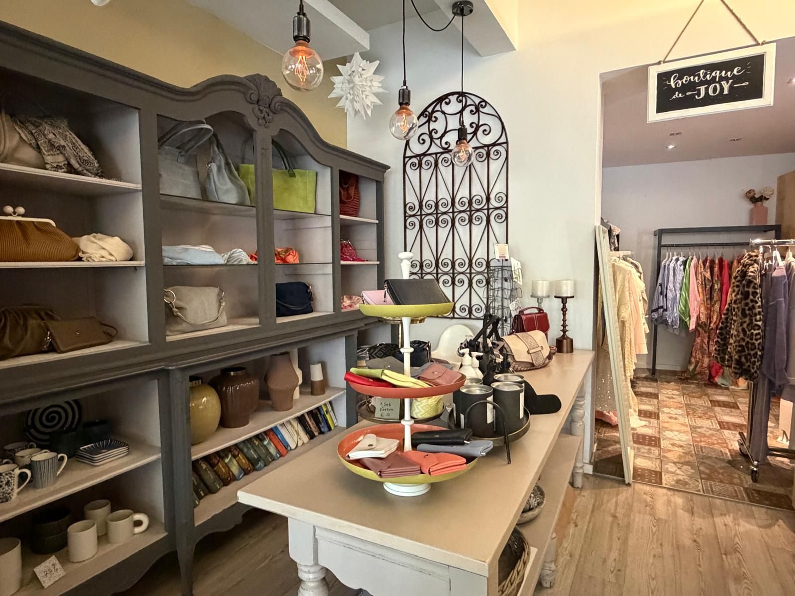 Boutique: Schrank und Accessoires