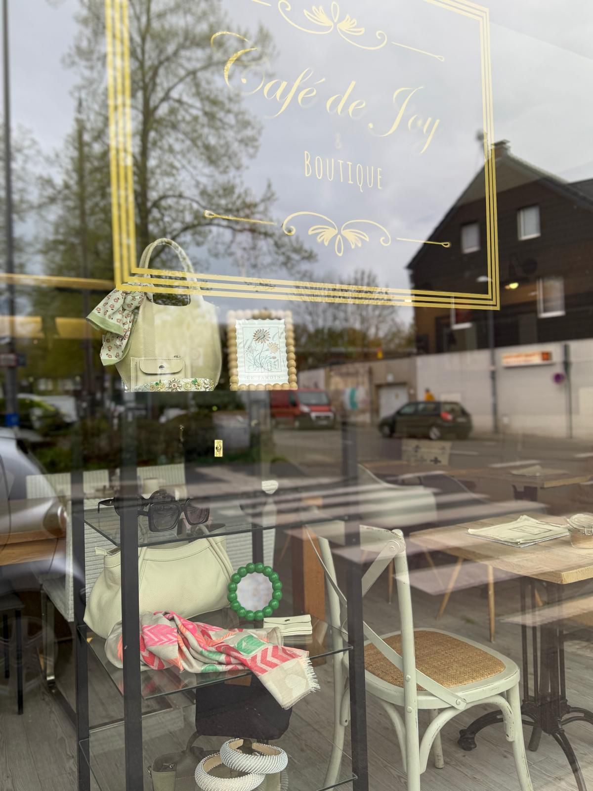 Schaufenster Café de Joy & Boutique