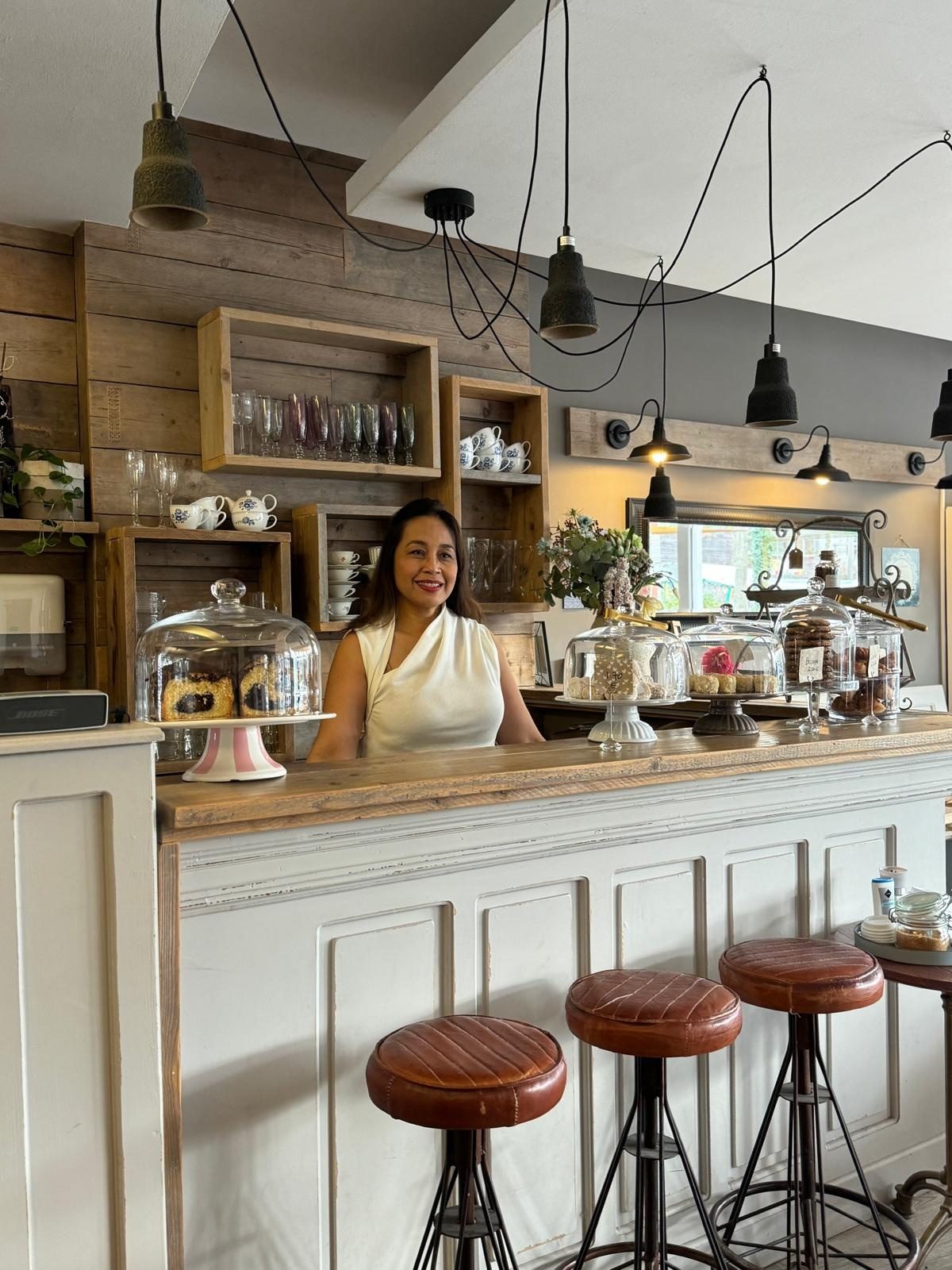 Sylvia Joy, Inhaberin des Café de Joy